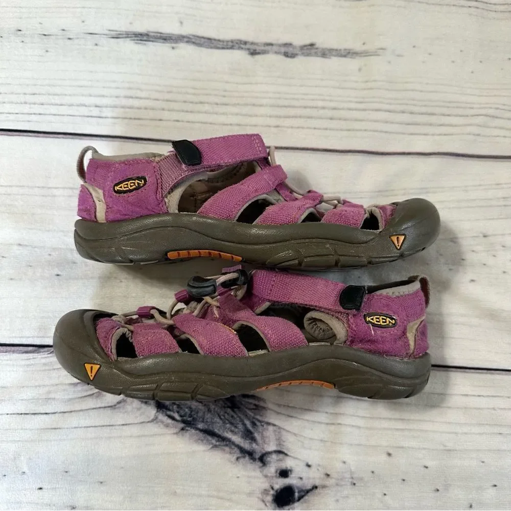 Keen Youth Size 5 Purple Newport H2‎ Trail Hiking Sandals Youth Water Shoes